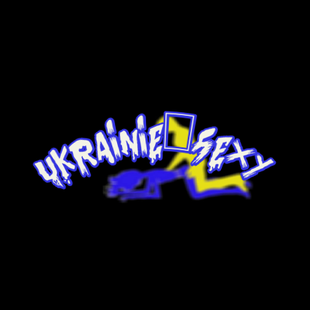 Украинская шмара бреет свою письку в душе 